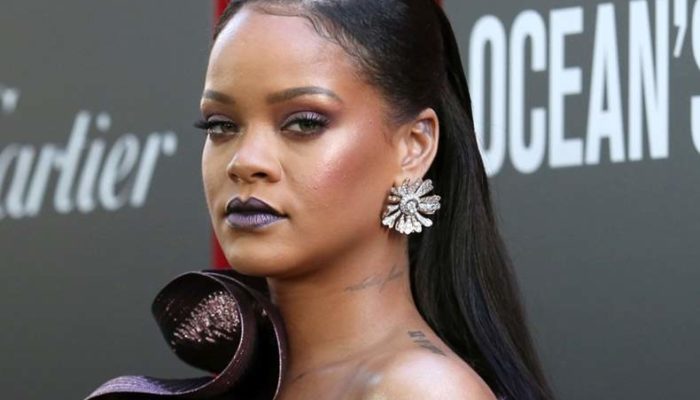 Rihanna attends the premiere Oceans 8
