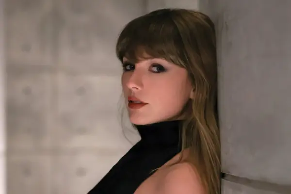 Taylor Swift, the Nashville Songwriters Hall of Fame's youngest-ever inductee at 36