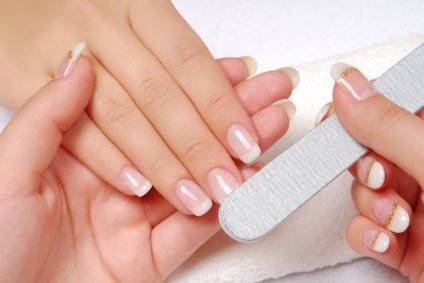 Buffing acrylic nails 