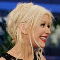 How to get Christina Aguilera Messy Hairdo