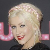 Christina Aguilera visible hair extensions