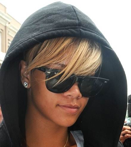 Rihanna blonde cropped hairstyle June 2010