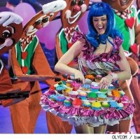 Katy Perry yummy in Cupcake