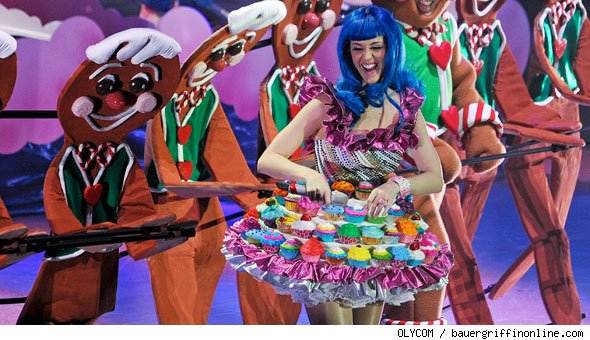 Katy Perry yummy in Cupcake