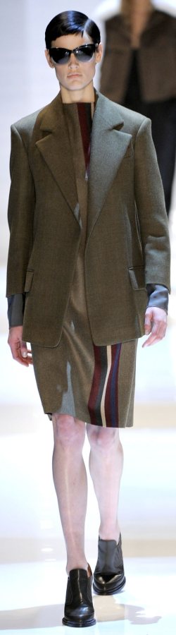 Androgynous look Women-tailored clothes