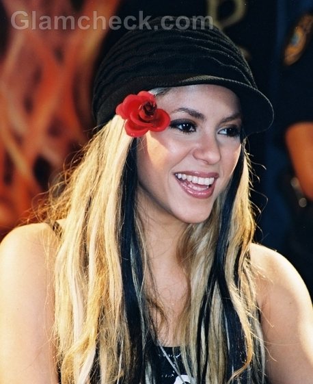 Shakira Hairstyles blonde hair black streaks-1