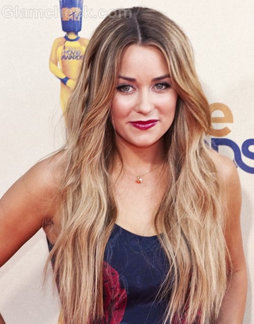 Lauren Conrad Hairstyle Middle Parted Open Wavy Hair-2