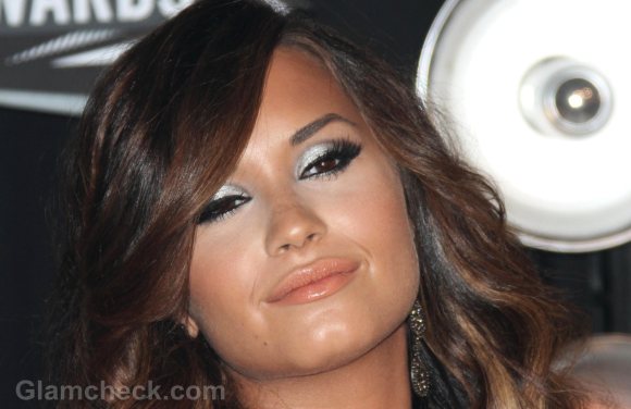 Demi Lovato green eye makeup