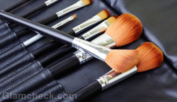 clean Makeup Brushes