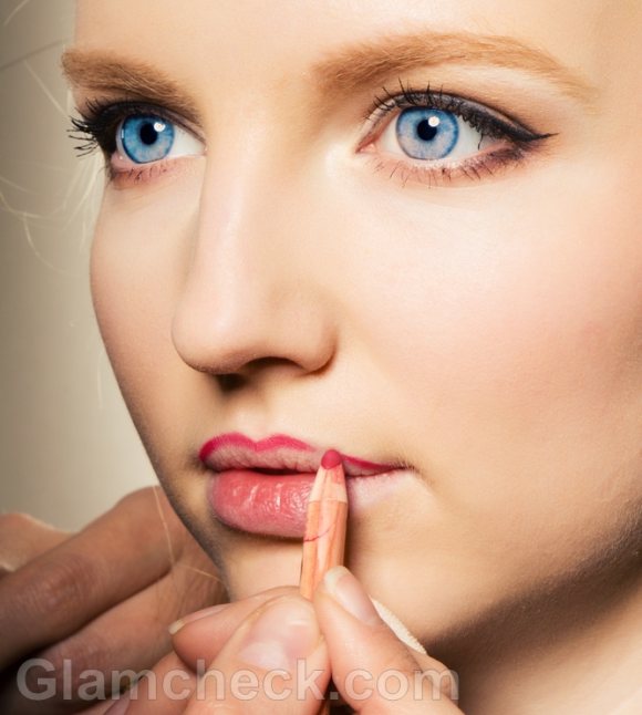 how to apply lipstick lip liner