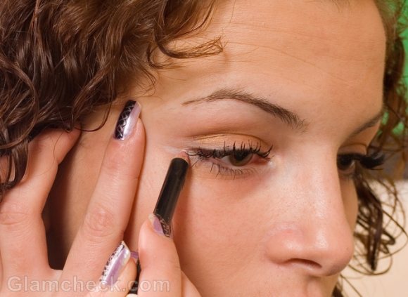 How to Apply Eyeliner on Lower Lid