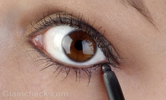 How To Apply Eyeliner On Lower Lid 