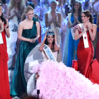 Miss World 2011 Winner Miss Venezuela Ivian Sarcos crown