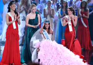 Miss World 2011 Winner Miss Venezuela Ivian Sarcos crown