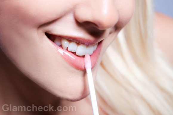 how to apply lip gloss