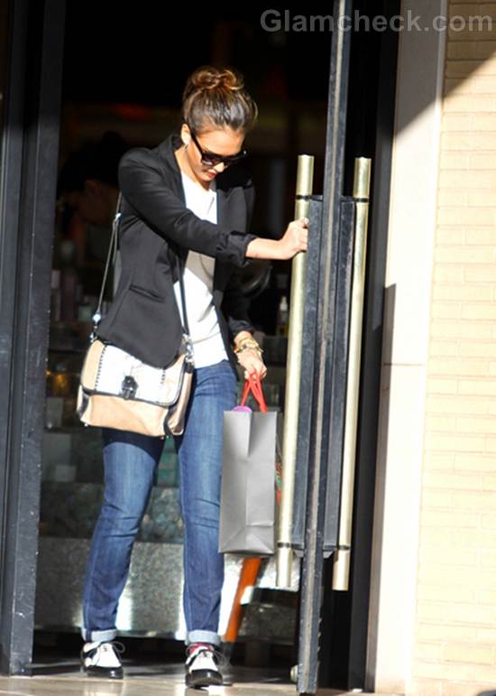 Jessica Alba Goes Totally Casual While Shopping in California