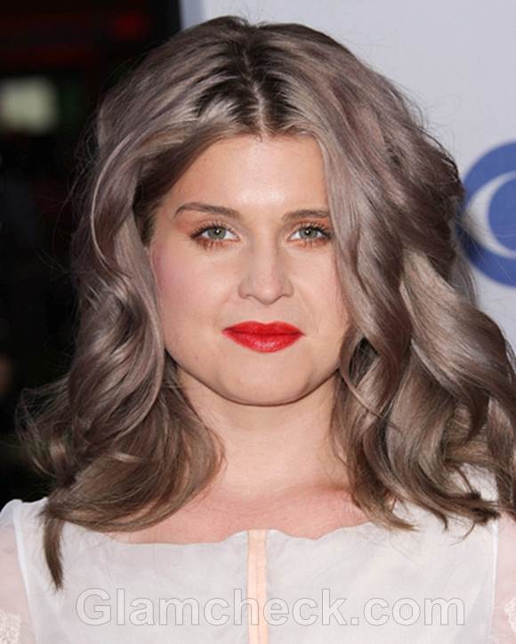 Celeb Hair Color: Kelly Osbourne Goes Gray For People’s Choice Awards