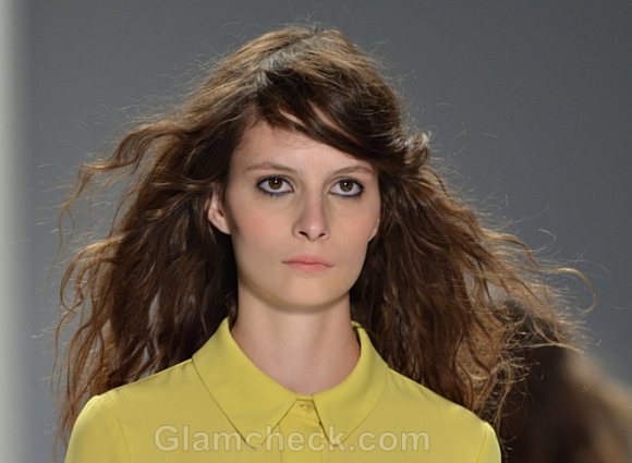 Messy hair with pinned side-swept bangs hairstyle how to