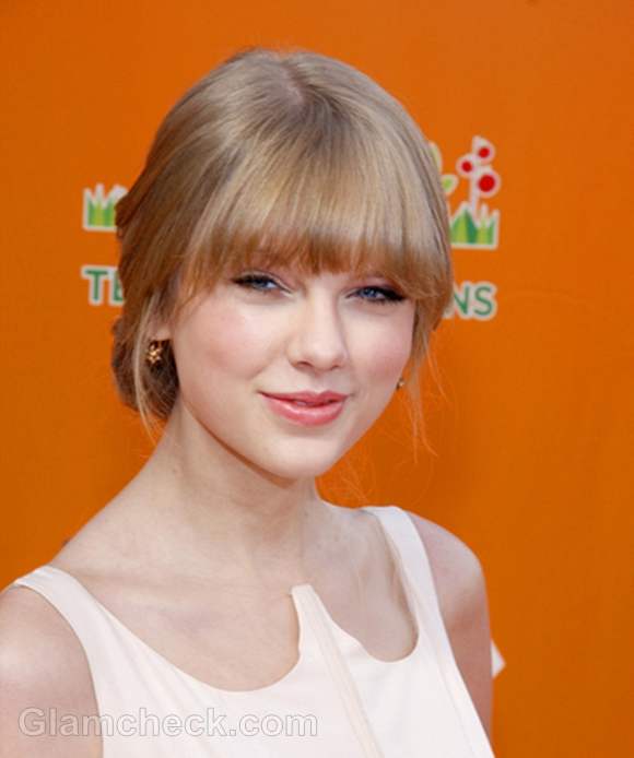 Taylor Swift Debuts an Anna Wintour Bob at the Grammy Awards  Fashionista