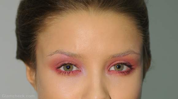 Beauty how to rosy eye makeup