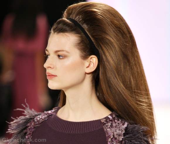 Carolina herrera fall winter 2012 subtle makeup sixties hairdo-3