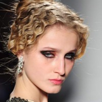 Venexiana f-w 2012-venice-inspired hairstyles makeup-2
