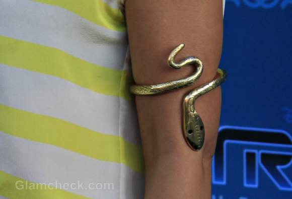 Trendy reptilian-inspired snake armlet