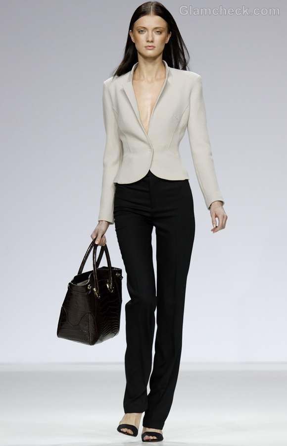 How to Dress Formal for Business / Office Meetings (For Women)