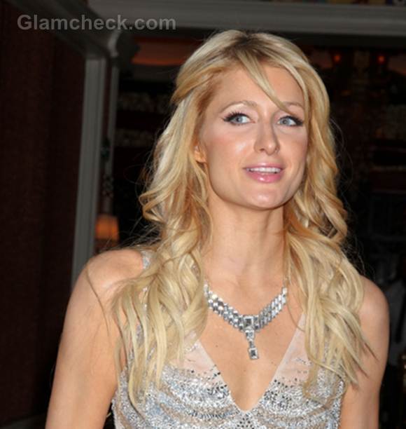 Paris Hilton delicate curls hairstyle