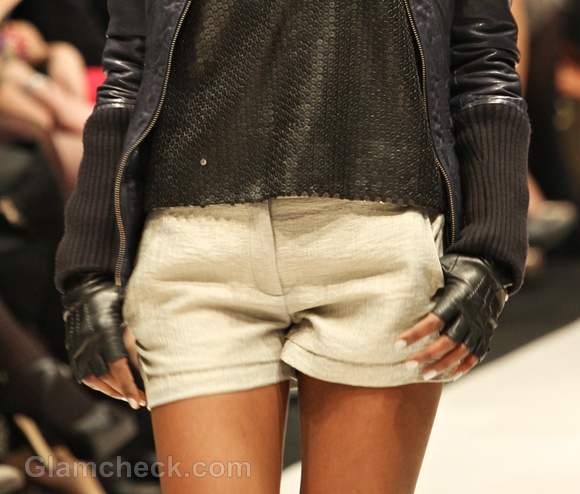 Style pick versatile beige shorts