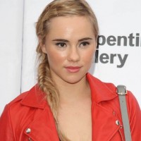 fistail braid hairstyle Suki Waterhouse