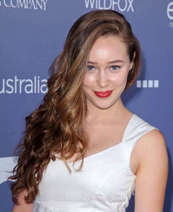 Alycia Debnam Carey Gorgeous in Side-swept Curls at Awards 