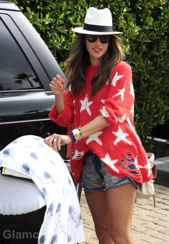 Alessandra Ambrosio street style