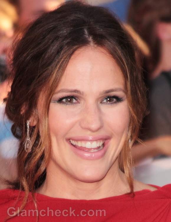 Jennifer Garner Wows in Elegant Hair and Makeup