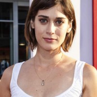 Lizzy Caplan hairstyle