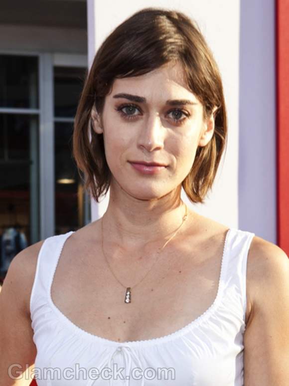 Lizzy Caplan hairstyle