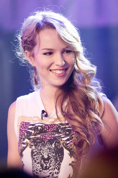 Bridgit Mendler hairstyle