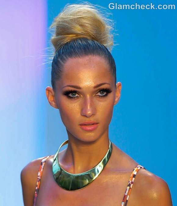 Hairstyle How To: A Top Knot that's Hot