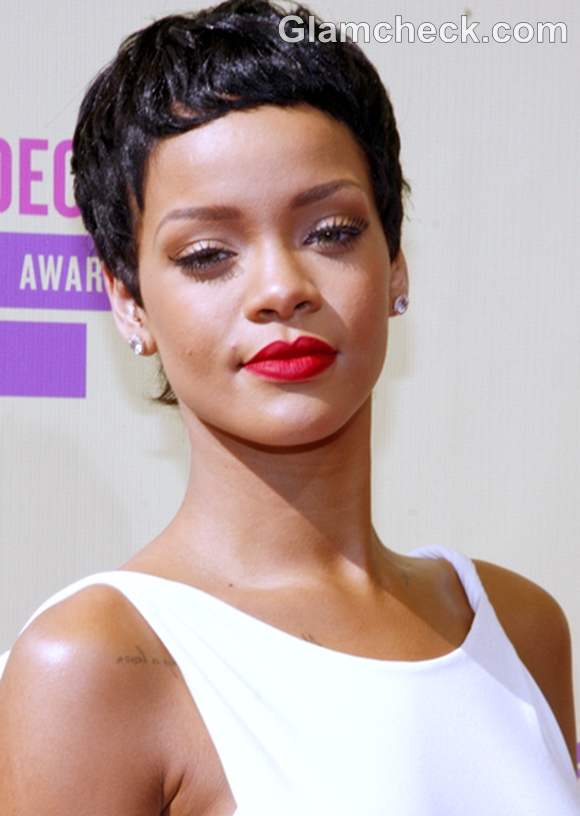 Rihanna hairstyle 2012 MTV Video Music Awards