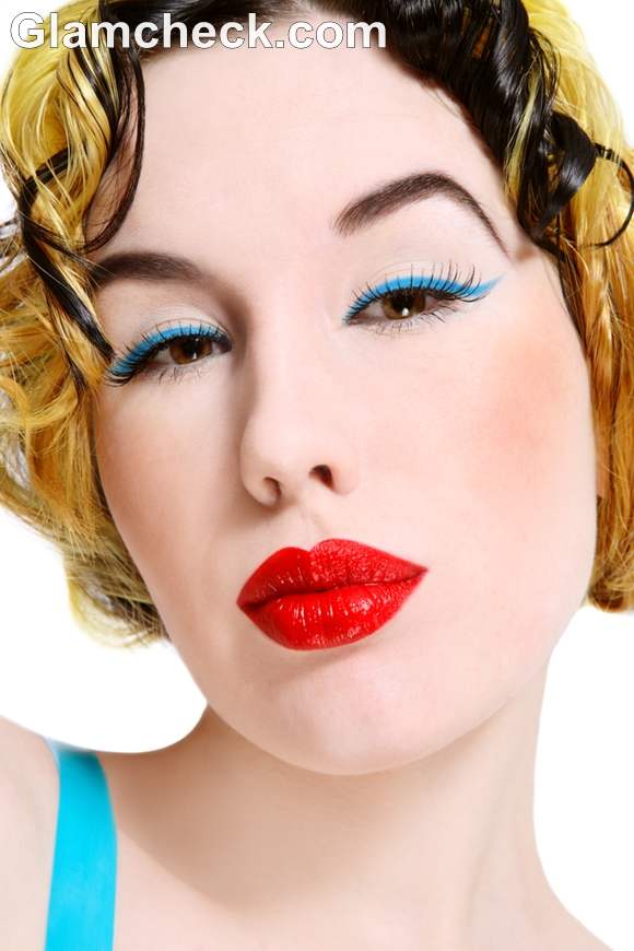 Retro Hairstyles and Makeup Looks : How to