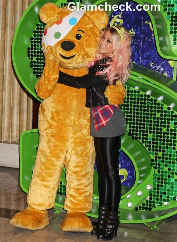 Amelia Lily outfit at Shrek Musical Photocall