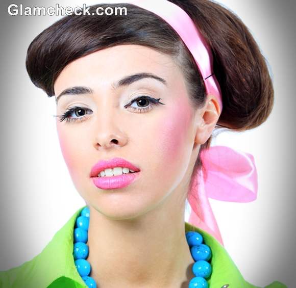 Retro Hairstyles and Makeup Looks : How to