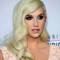 Kesha hairstyle makeup American Music Awards 2012
