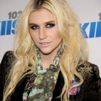 Kesha hairstyle at Jingle Ball 2012