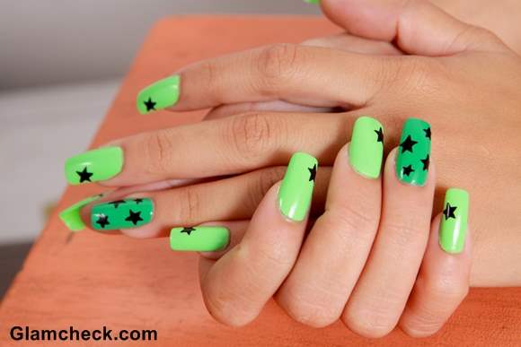 Manicure Green Nails