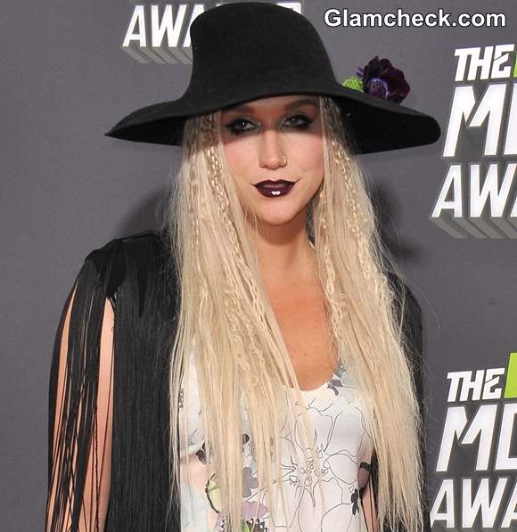 Bohemian Goth look Kesha 2013 MTV Music Awards