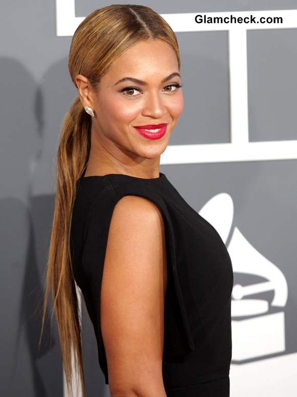 Beyonce Sports Classy Ponytail With Monochrome Outfit