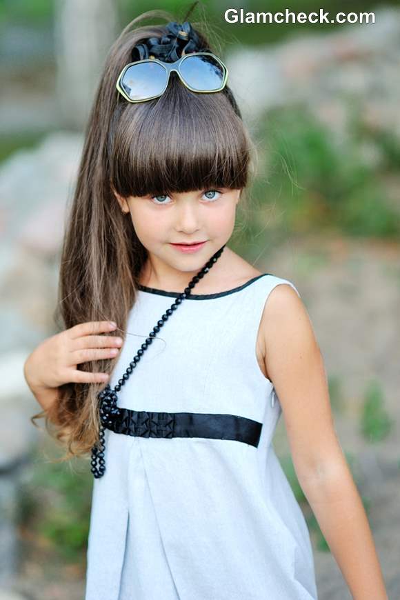 Little girls hairstyle blunt bangs ponytail