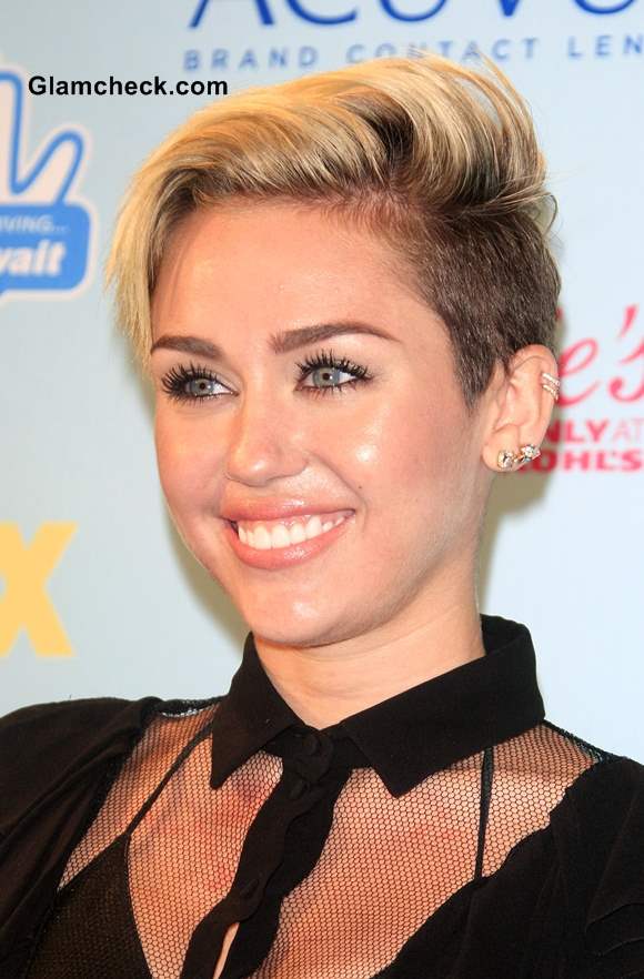 Miley Cyrus Shows Side Swept Pixie Hairstyle at 2013 Teen Choice Awards