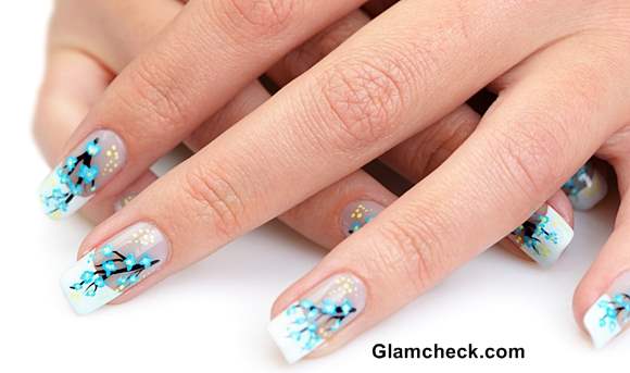 Nail Art Blue flowers